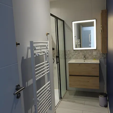 Apartment Chrisaline, Spacieuse, 5 Chambres, Piscine Chauffee