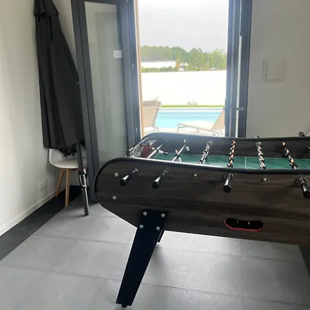 Chrisaline, Spacieuse, 5 Chambres, Piscine Chauffee