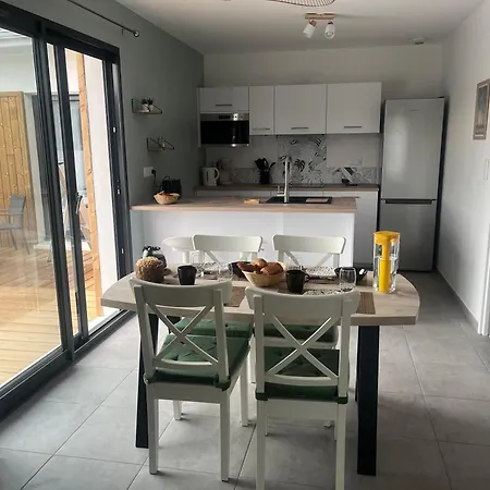 Apartment Chrisaline, Spacieuse, 5 Chambres, Piscine Chauffee Moliets-et-Maa