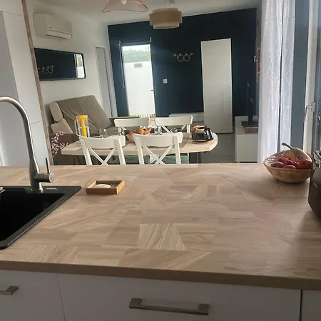 Chrisaline, Spacieuse, 5 Chambres, Piscine Chauffee Apartment *