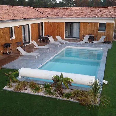 Chrisaline, Spacieuse, 5 Chambres, Piscine Chauffee