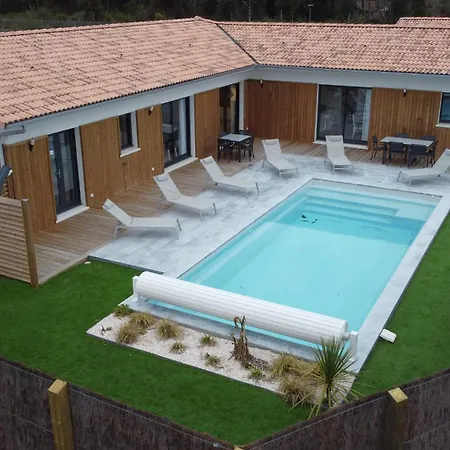 Chrisaline, Spacieuse, 5 Chambres, Piscine Chauffee