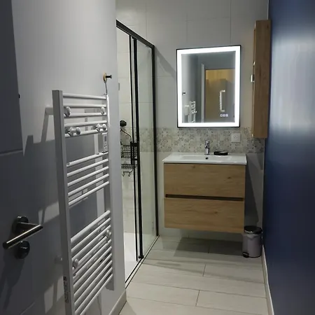 Chrisaline, Spacieuse, 5 Chambres, Piscine Chauffee