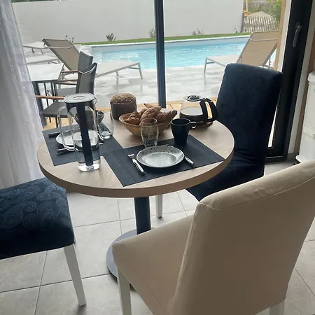 Apartment Chrisaline, Spacieuse, 5 Chambres, Piscine Chauffee *