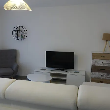Chrisaline, Spacieuse, 5 Chambres, Piscine Chauffee *