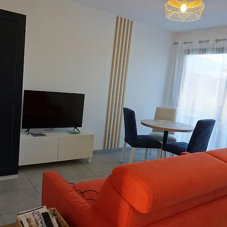 Chrisaline, Spacieuse, 5 Chambres, Piscine Chauffee