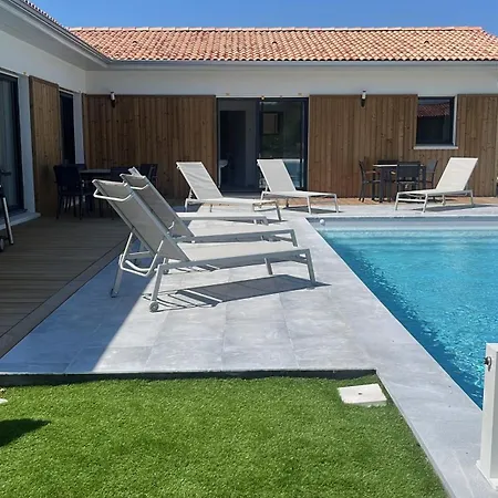 Chrisaline, Spacieuse, 5 Chambres, Piscine Chauffee *