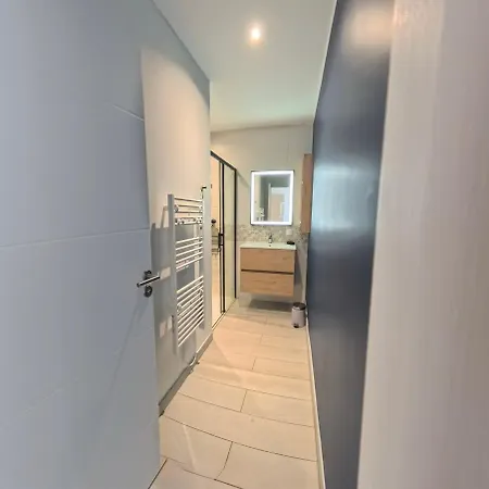 Apartment Chrisaline, Spacieuse Et Climatisee, 5 Chambres, Piscine Privee