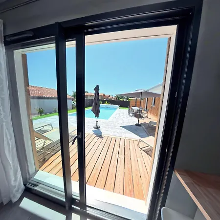 Chrisaline, Spacieuse Et Climatisee, 5 Chambres, Piscine Privee Apartment *
