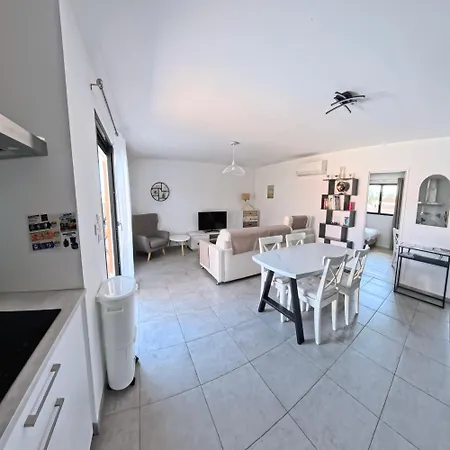 Chrisaline, Spacieuse Et Climatisee, 5 Chambres, Piscine Privee *